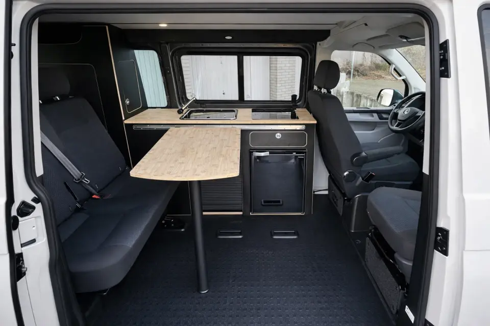 Modulküche VW T6 Camper – Küchenblock mit Auszügen und Campingausstattung