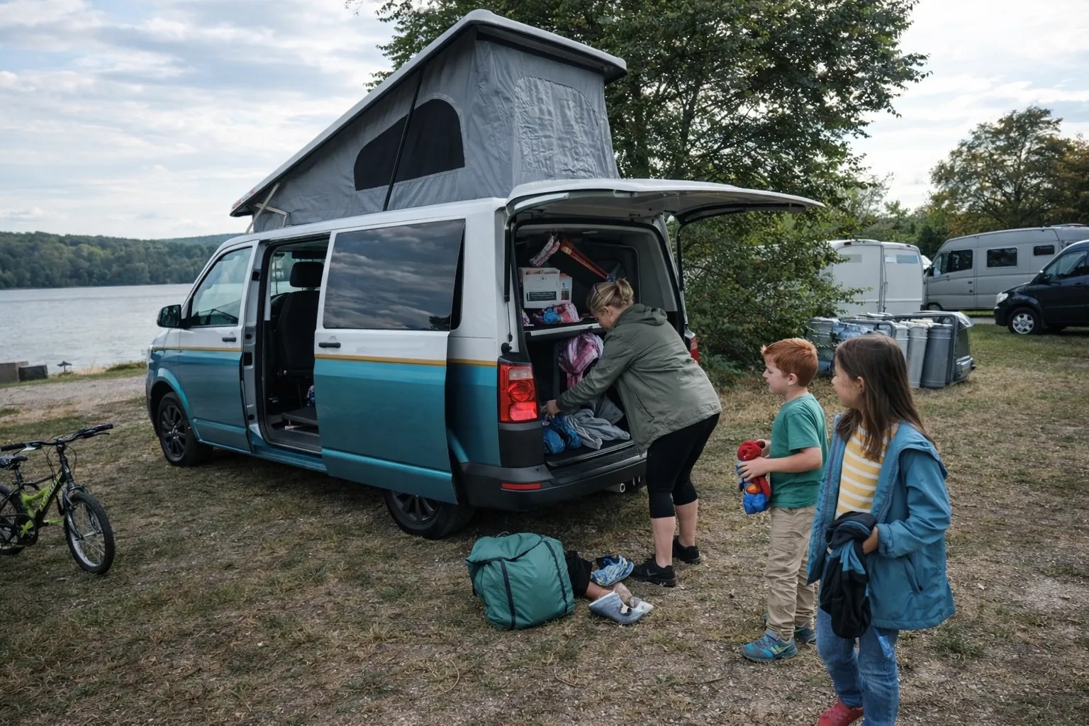 Individueller VW T6 Innenausbau als California Alternative — herausnehmbar, alltagstauglich